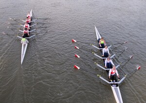 dames-vanaf-de-brug